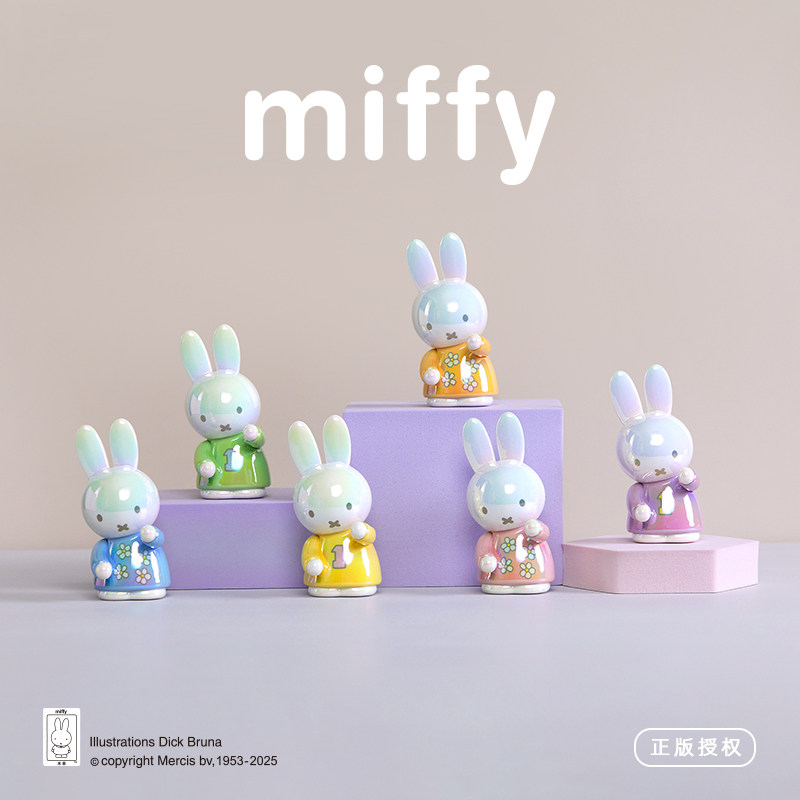 Figure Display Box - กล่องสุ่มที่ใส่ปากกา Miffy ชุดแต่งกายกระต่ายหลากสี ของตกแต่งโต๊ะทำงานขนาดเล็ก อุปกรณ์เครื่องเขียนน่ารัก ของตกแต่งโต๊ะ